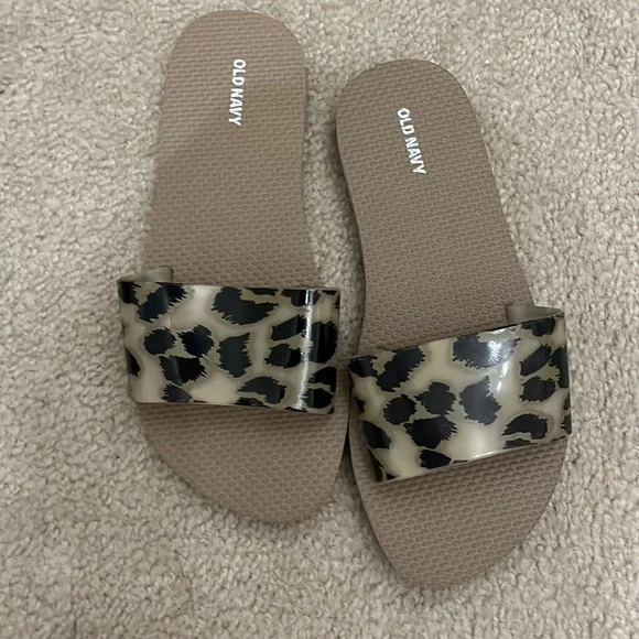 Bundle of 4 Pairs of Women’s Old Navy Sandals and Flip Flops - Size 8 - Picture 4 of 9